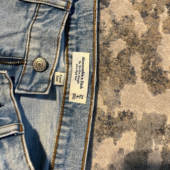 Abercrombie Curve Love 90’s Slim Straight Ultra High Rise Jean size 27/4L - Picture 3 of 3
